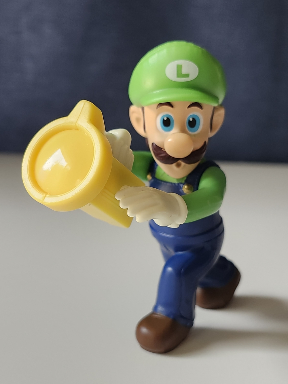 Nintendo Luigi Green Hat Blue Overalls Yellow Accessory Action Figure